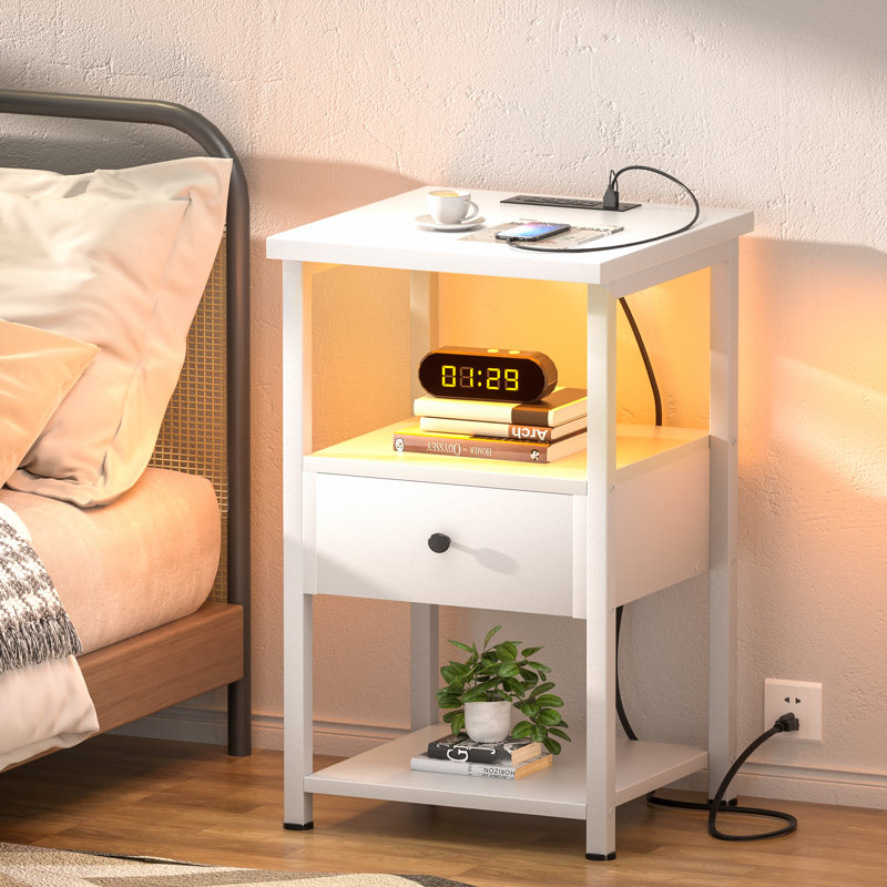 Ensemble de table de chevet Alixander avec lumières DEL et station de charge, Blanc