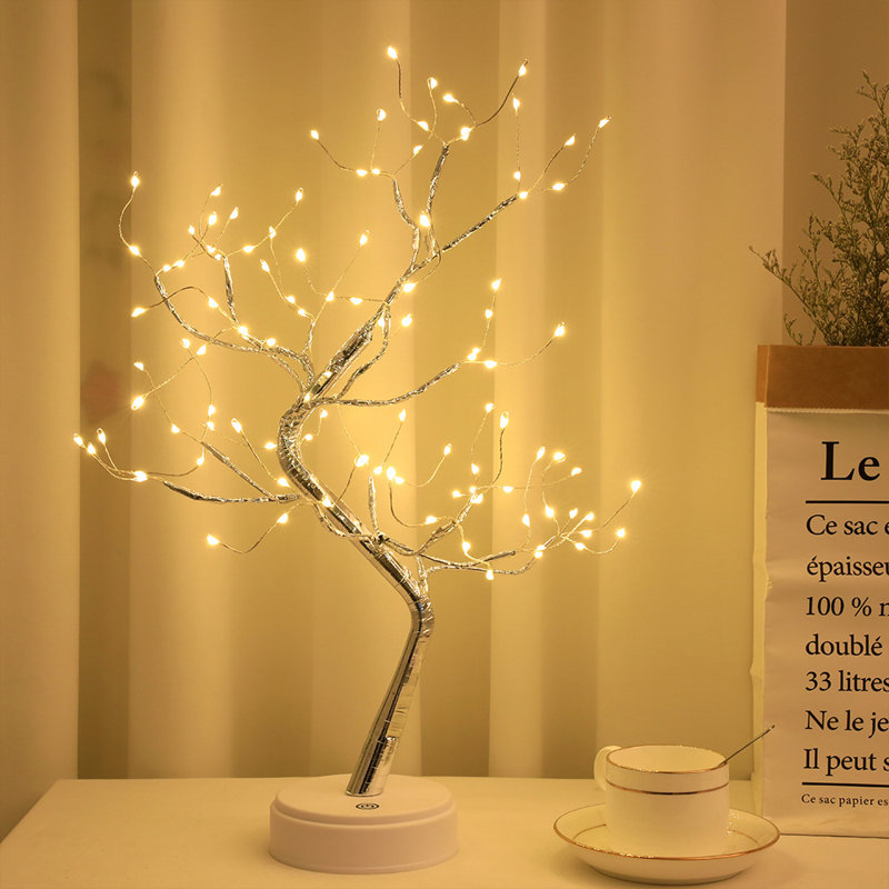 Jerrie Adjustable USB Desk Lamp