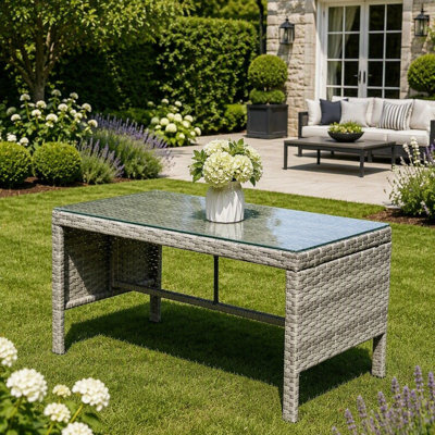 Table basse d'extérieur durable avec verre trempé transparent, idéale pour les espaces extérieurs modernes et élégants