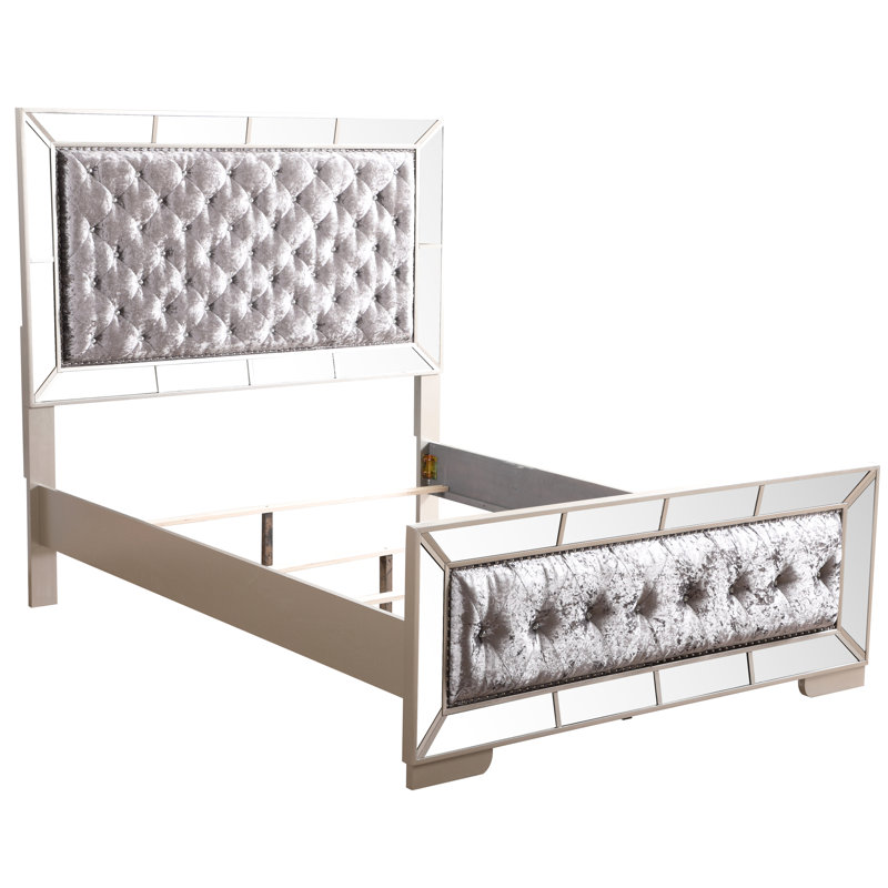 Lit double contemporain champagne argenté, H 64 po x l 60 po x P 87 po, fait pour une chambre charmante avec des éléments de style