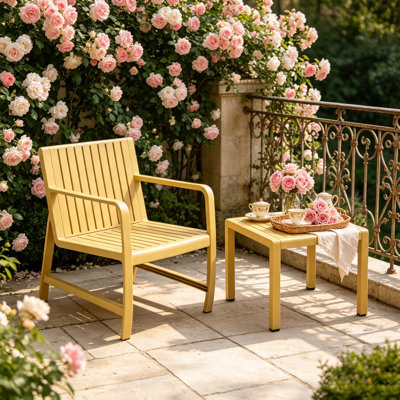 Ensemble de conversation 2 pièces pour intérieur et extérieur, comprenant 1 fauteuil et 1 table d'appoint. Mobilier résistant aux intempéries et aux UV grâce à sa toile en polypropylène imperméable. Montage facile. Parfait pour un balcon, un jardin ou un appartement. Couleur : jaune.