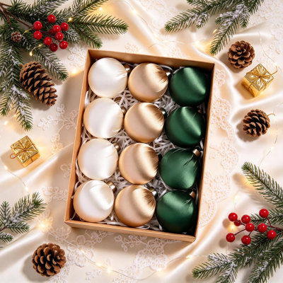 Ensemble de 12 boules de Noël en satin de 6 cm (2,36 po), assortiment de 3 couleurs, à suspendre pour décorer le sapin et la maison pendant les fêtes.