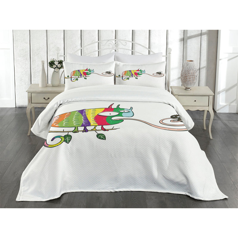 Colorful Bedspread Set Chameleon on Branch Multicolor, Queen Coverlet / Bedspread + 2 Standard Shams