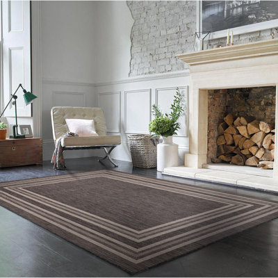 Tapis rectangulaire brun en polypropylène tissé à la machine