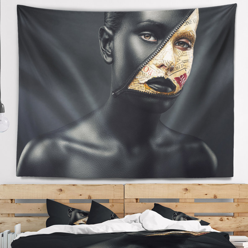 Tapisserie de femme portrait avec un zip sur le visage, H 78 po x l 92 po