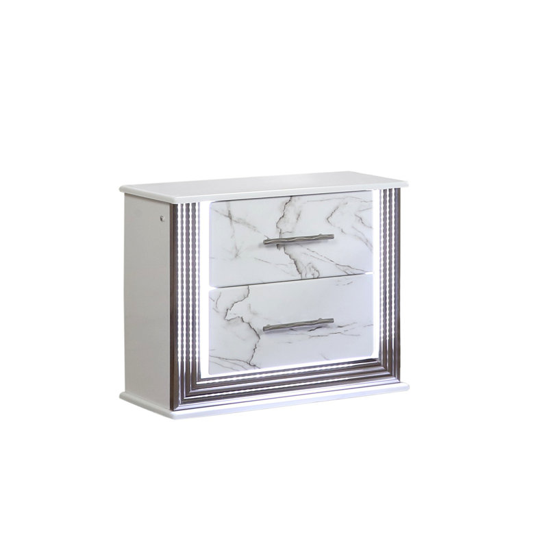 Table de chevet Desire - Façades de tiroirs d'inspiration marbre, éclairage latéral à DEL et garniture métallique pour un rangement de chevet glamour et pratique (inventaire CA)