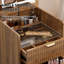 Bureau de coiffeuse 3 en 1 avec miroir rabattable, lumières et charge, conception compacte avec 3 tiroirs et tabouret roulant pour les chambres modernes