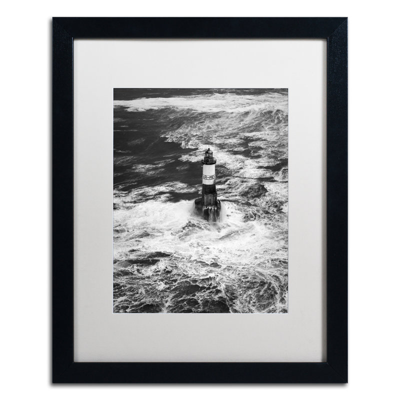 Hockman, «Armen Lighthouse Against Ruzica», reproduction de photo encadrée, H 20 po x l 16 po x P 0,5 po, Cadre noir, Blanc