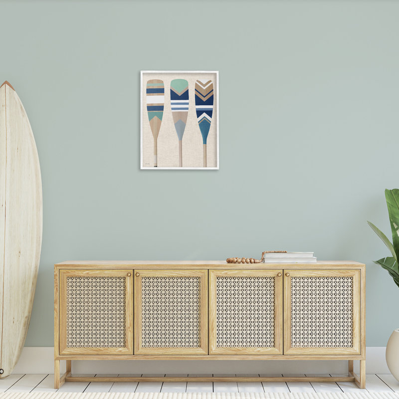 «Boat Oar Trio», art de la giclée encadrée par Amber Sterling, H 30 po x l 24 po, Giclée encadrée blanc bord de mer