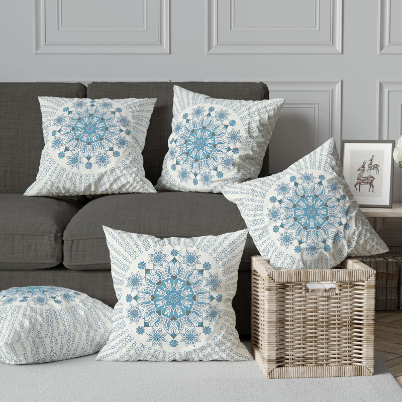 Coussin Wisteria, H 16 po x l 16 po, Bleu ; blanc