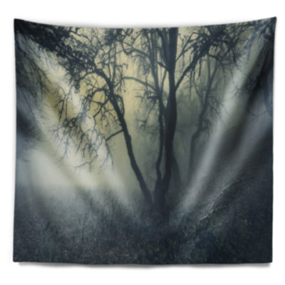 Forêt de polyester avec brouillard au tapisserie au matin avec accessoires suspendus inclus