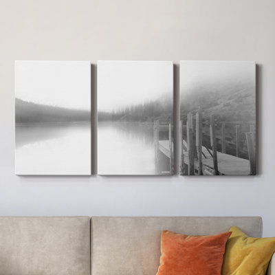 «Mist On The Docks» - Toile tendue avec châssis de qualité supérieure - Prêt à être accroché