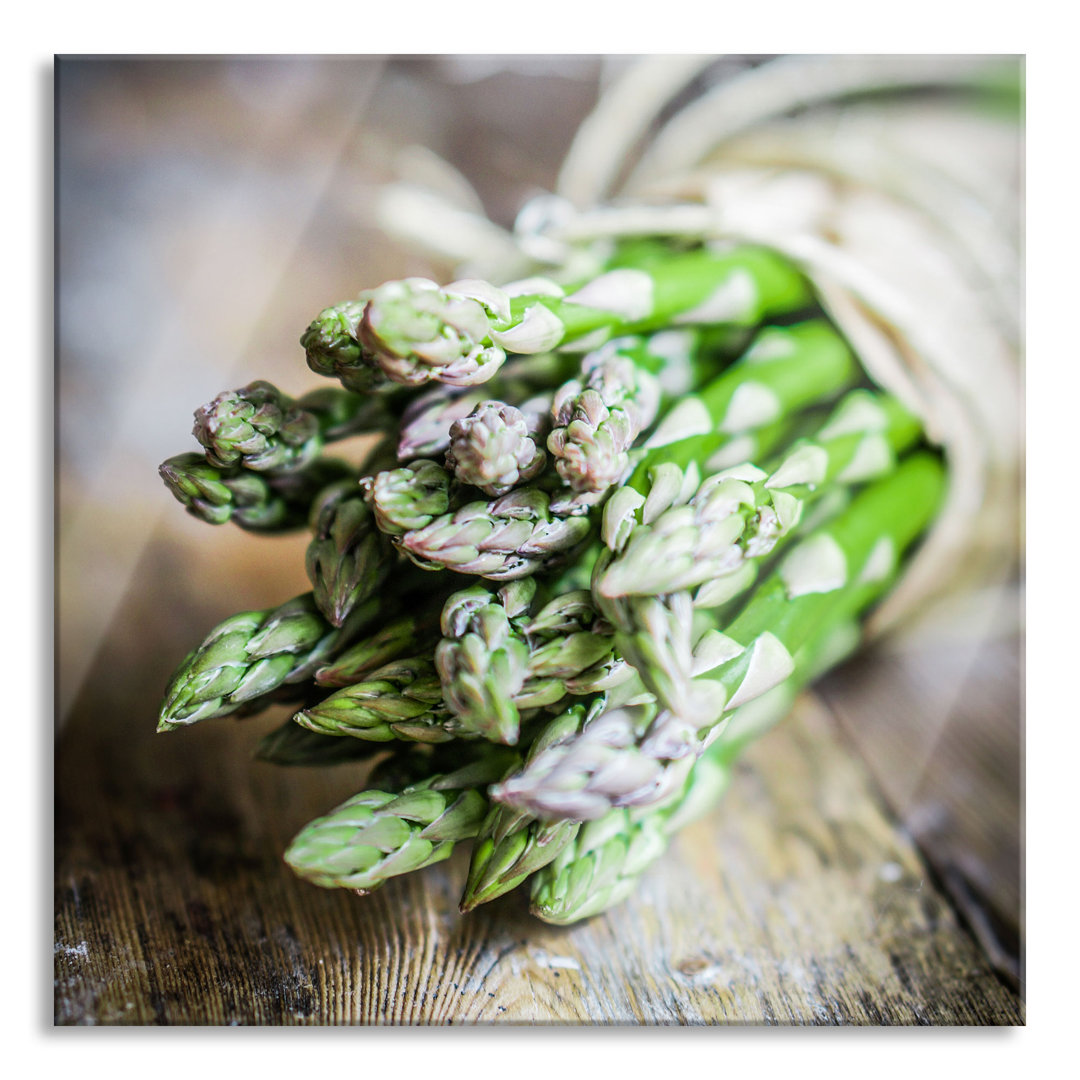 Ungerahmtes Foto auf Glas "Asparagus on Wooden Table"