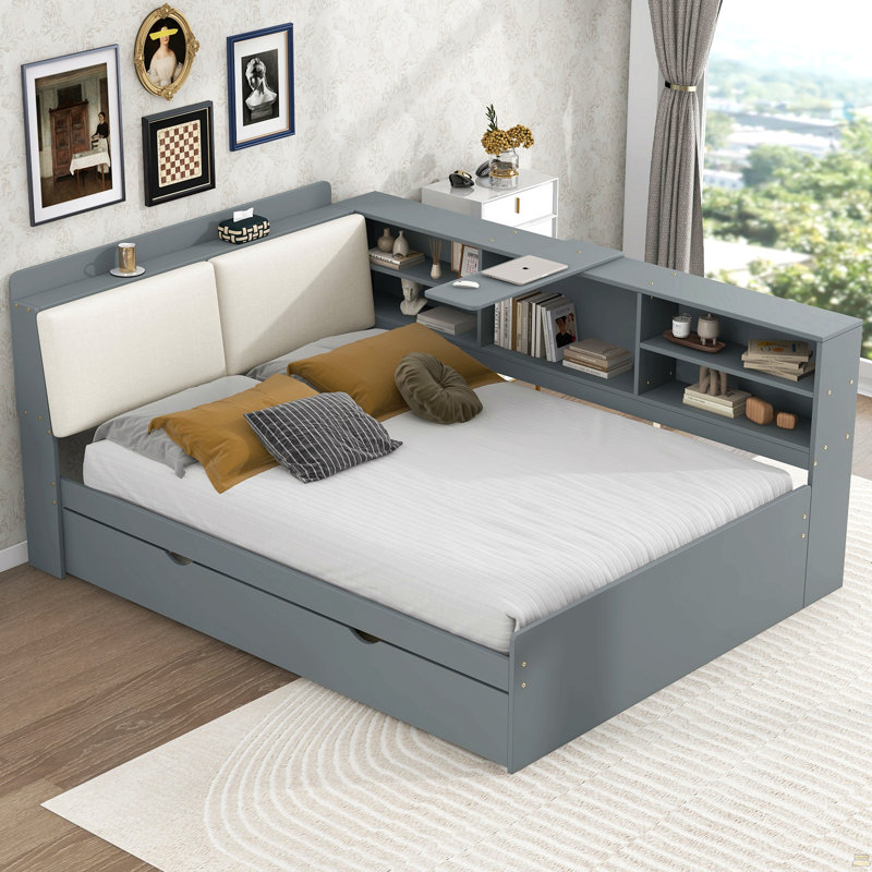 Lit plateforme en bois avec lit gigogne, tablettes et tête de lit