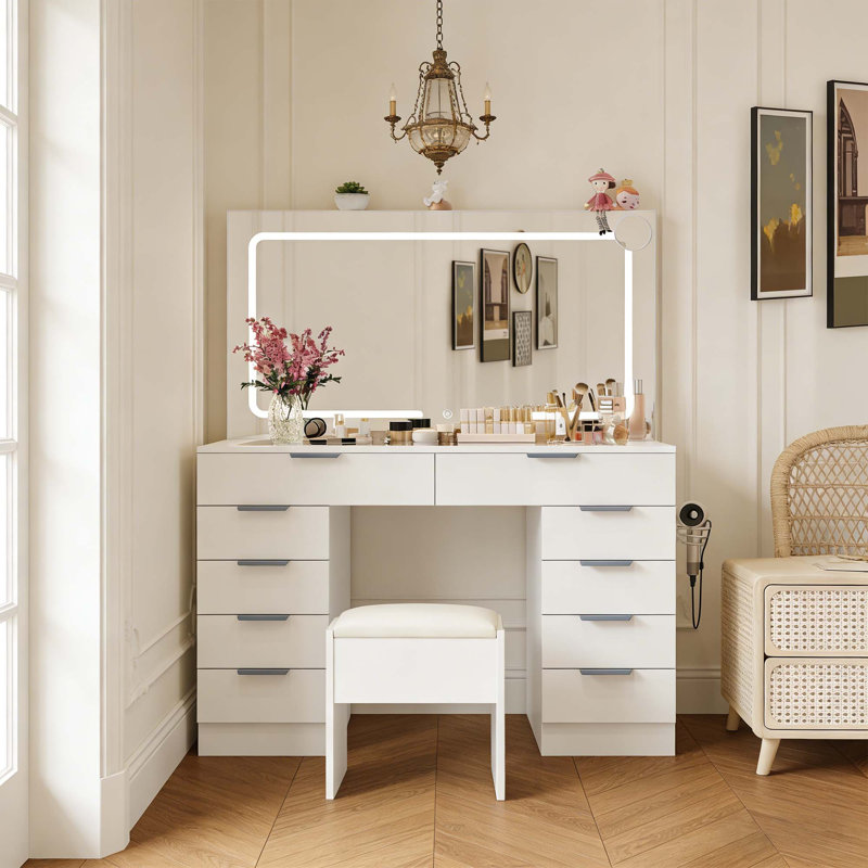 Bureau de coiffeuse avec grand miroir et lumières et loupe, tabouret et prise de courant pour la chambre à coucher