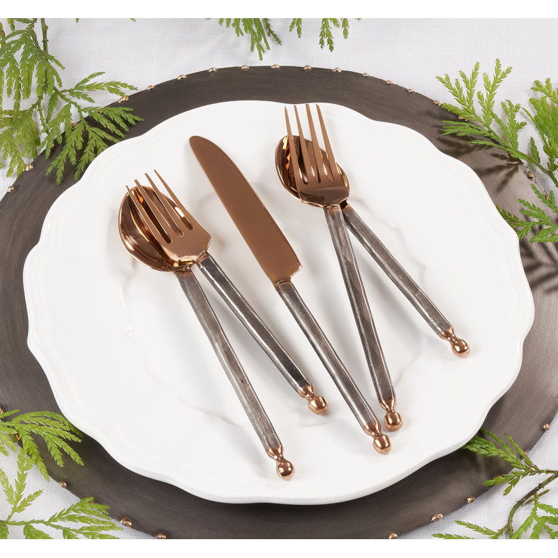 Ensemble de couverts de cinq articles pour une personne, Or rose