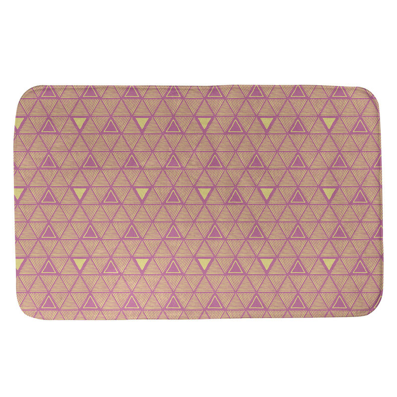 Tapis de bain géométrique à motif de triangles dessinés à la main, l 21 po x L 34 po, Rose/jaune
