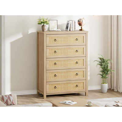 Armoire en rotin et bois à 5 tiroirs Boho Style, grand organisateur de rangement en chêne naturel de 45 pouces pour la chambre à coucher, le salon ou le couloir