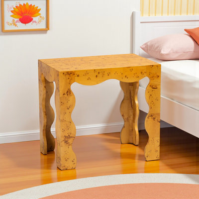 La table de bout Eloise Natural Burl Wood est moderne et contemporaine