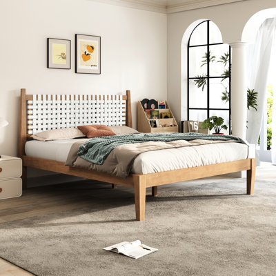Grand lit contemporain avec tête de lit en cuir blanc tissé, bois de pin massif, plateforme côtière facile à installer et décor naturel pour la chambre à coucher