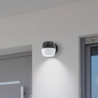 Angulay LED Wall Light