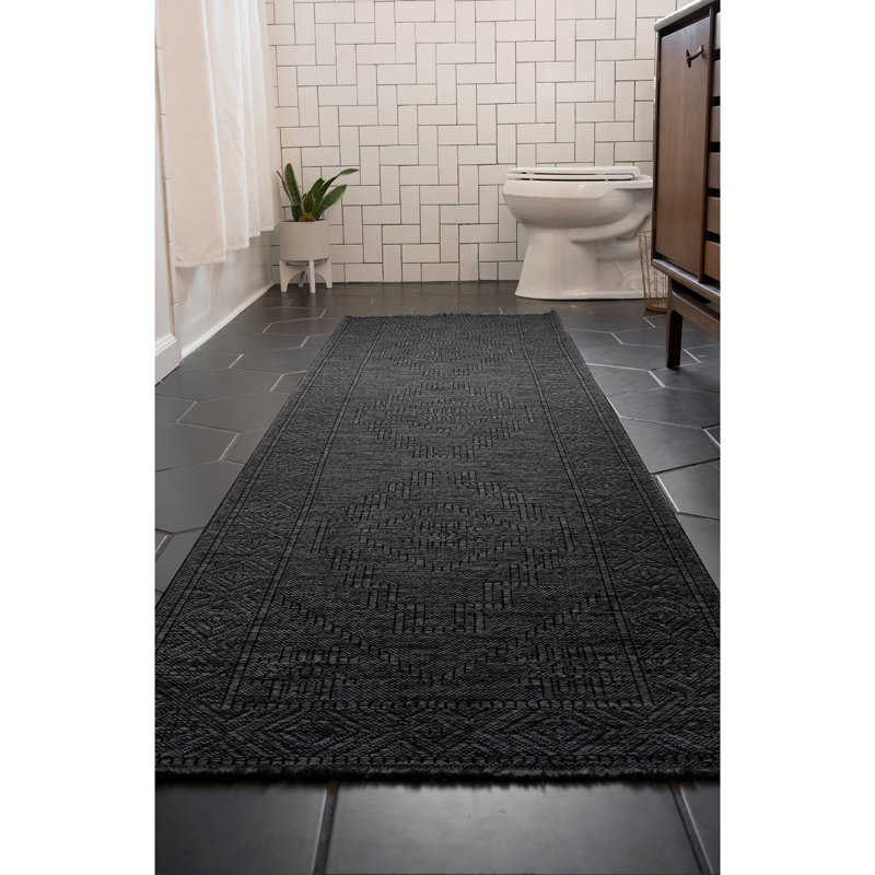 Tapis gris foncé lavable en machine Breleigh, Tapis de couloir 2 pi 3 po x 7 pi 7 po