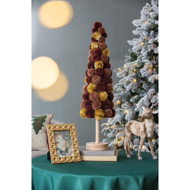 Décoration de table arbre de Noël 6,7 x 6,7 x 20 po, café multicolore, H 17,83 po x L 40,47 po x l 21,06 po