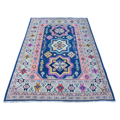 Tapis oriental fusion Kazak 5 pi x 6 pi 10 po bleu à multiples bordures E19EEED7B8FA4B9E8A7328F1190D1C24