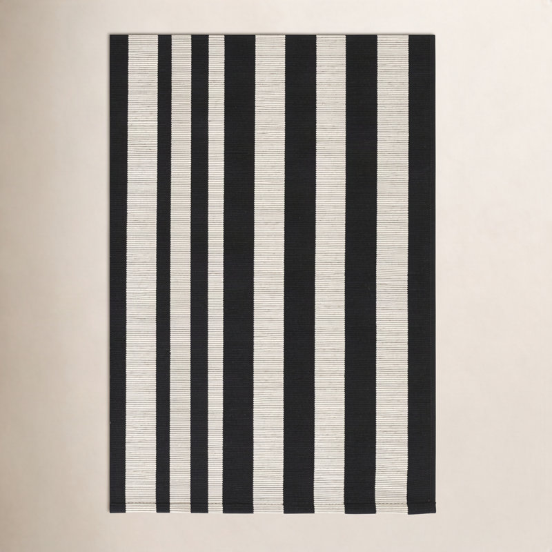 Tapis d'intérieur noir rayé Novogratz par Momeni Icon 5 pi 3 po x 7 pi 6 po, 5 pi 3 po x 7 pi 6 po