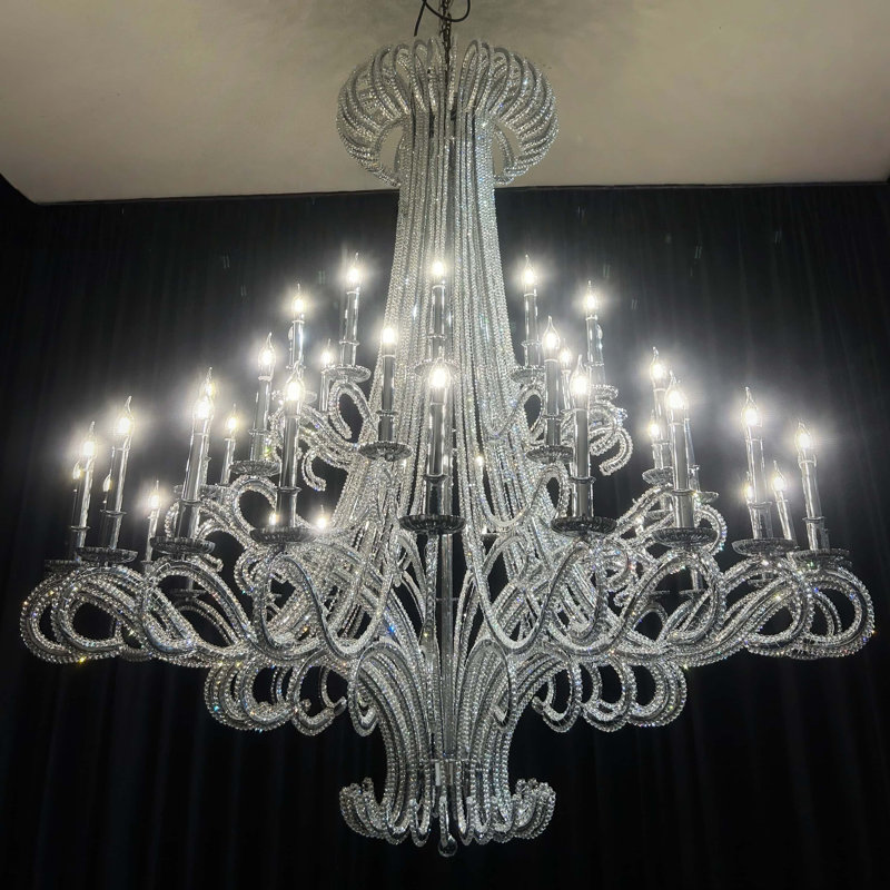 Lustre de luxe dramatique en cristal d'inspiration pieuvre avec accoudoirs perlés en cascade