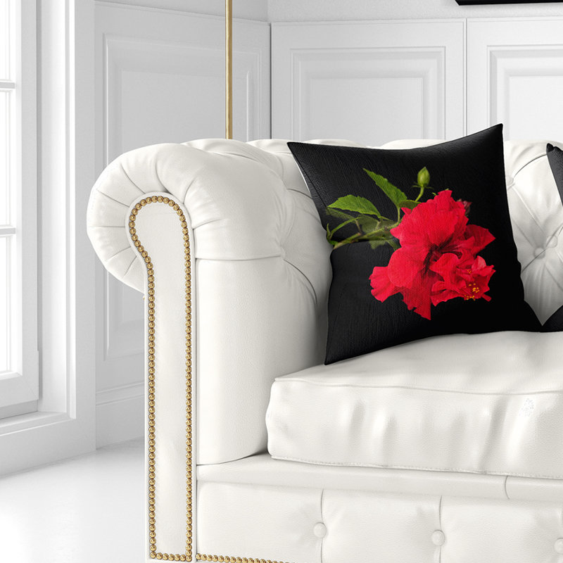 Hibiscus rouge vif sur fond noir - coussin à imprimé floral, 16 po x 1 po, Coussin décoratif