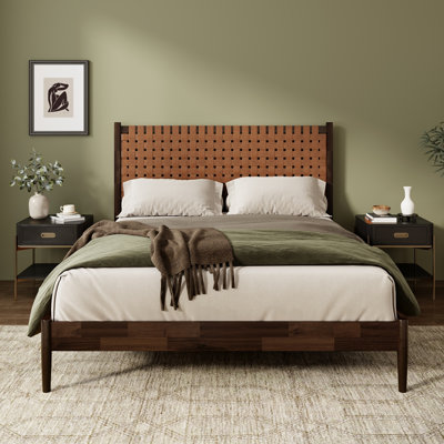 Lit plateforme Queen Size en bois d'acacia massif avec tête de lit en cuir végan tissé à la main, style moderne du milieu du siècle, sommier non requis, brun foncé