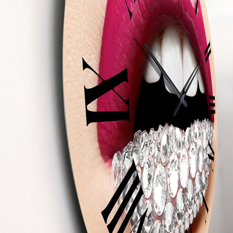 Femme avec lèvres rouges à lèvres roses et diamants blancs - horloge murale moderne, Surdimensionné