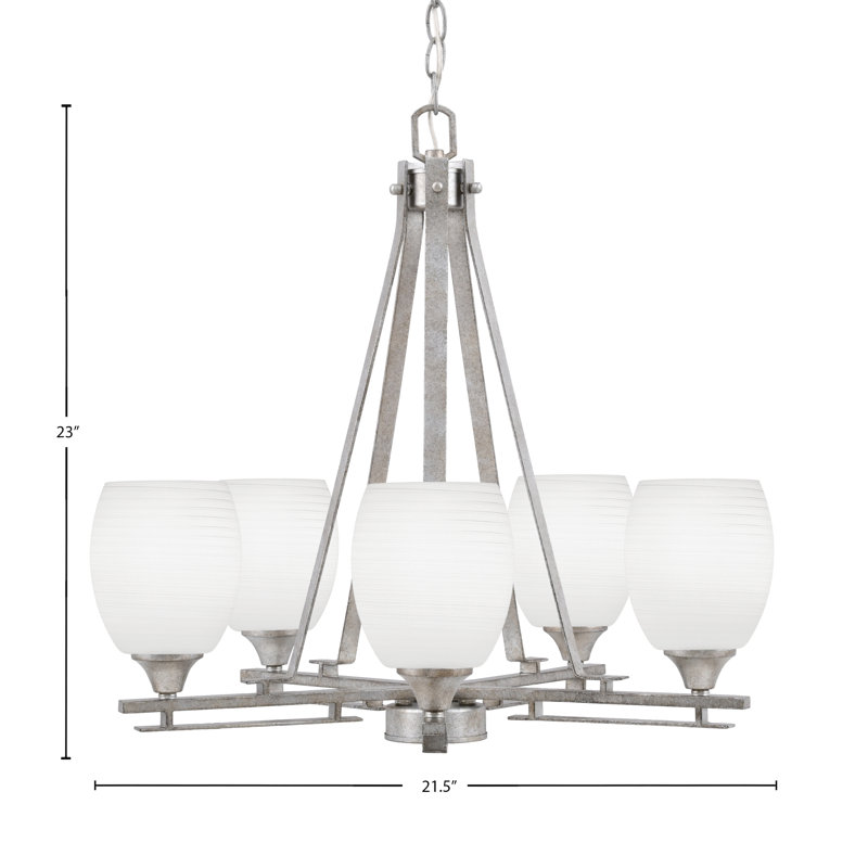 Lustre 5 lumières Uptowne illustré en finition argent vieilli avec verre en lin blanc de 5 po