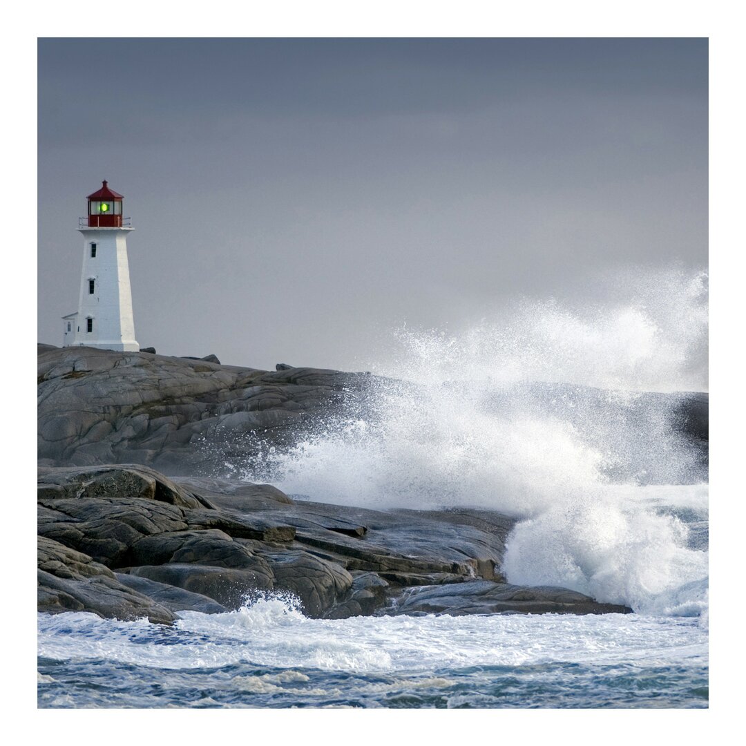 Halbglänzende Tapete Sturmwellen am Leuchtturm