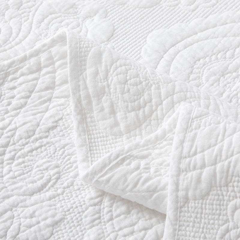 Sabel Cotton Blend Damask Quilt, White, Full/Queen Quilt + 2 Shams