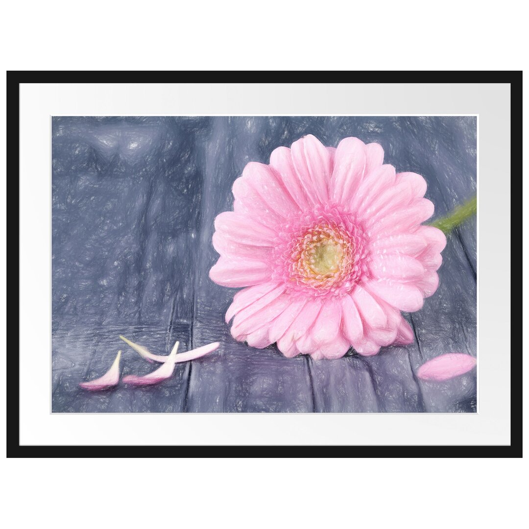 Gerahmtes Poster Pinke Gerbera auf rustikalem Boden