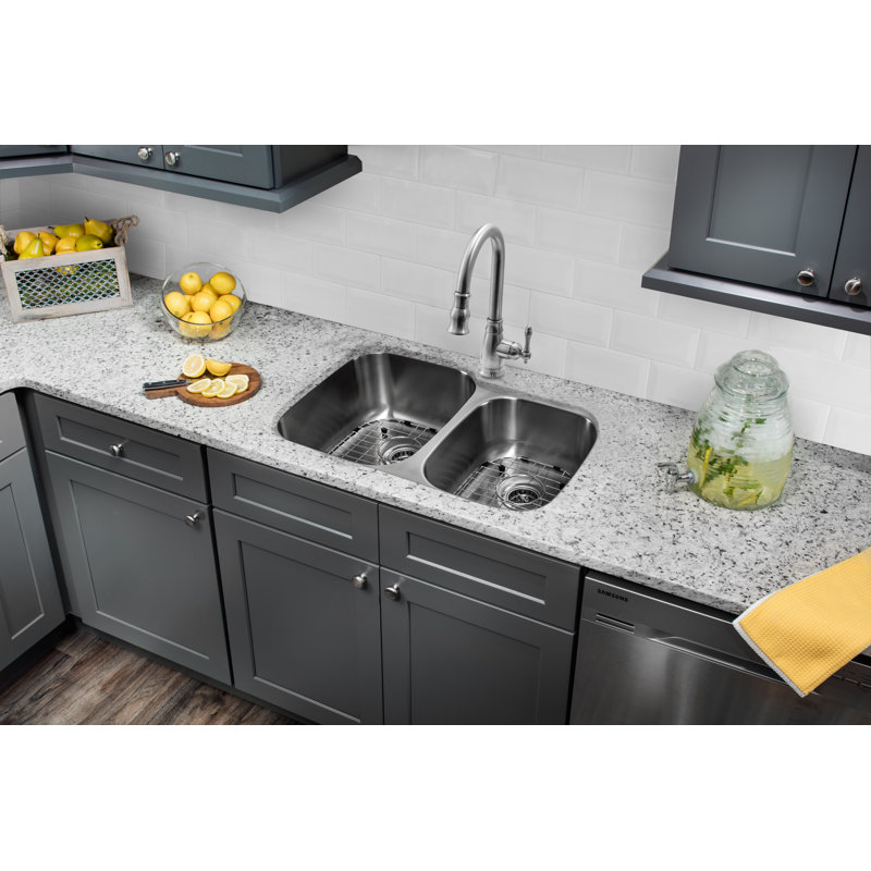 Évier de cuisine à double cuve avec robinet encastrable l 32 po x l 21 po, Robinet traditionnel