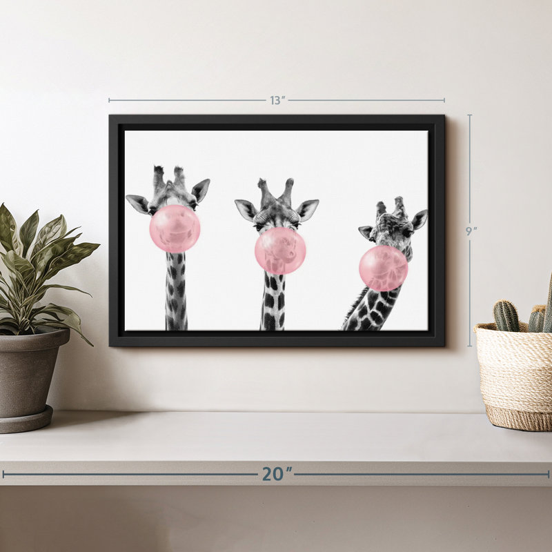 «Three Bubble Gum Giraffes», H 9 po x l 13 po