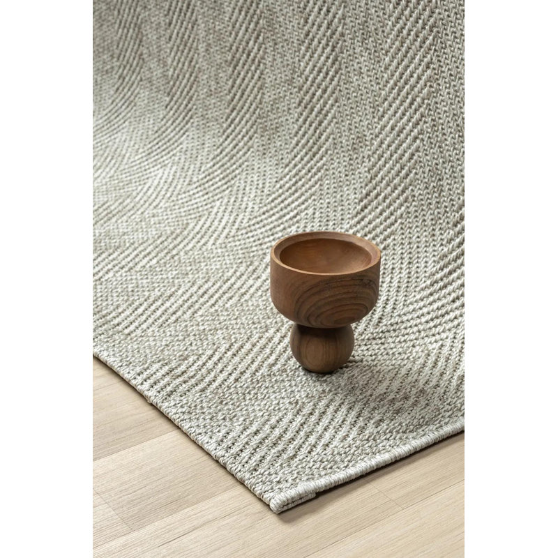 Rug, Large — 6'7" x 9'10"