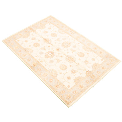 Tapis de bois one-of-kind-noué la 2010 ushak crème 5 pi 8 po x 8 pi en laine de 4 po Sheredan