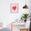 «Red Leafy Heart» sur estampe numérique rose, design par Cindy Jacobs