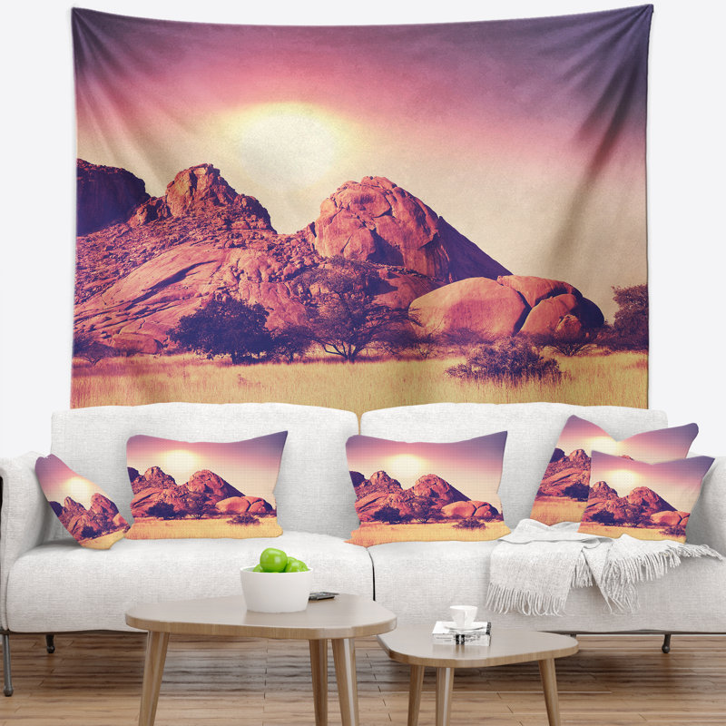 Tapisserie paysage de montagnes Rocheuses et de prairies en Afrique, H 32 po x l 39 po