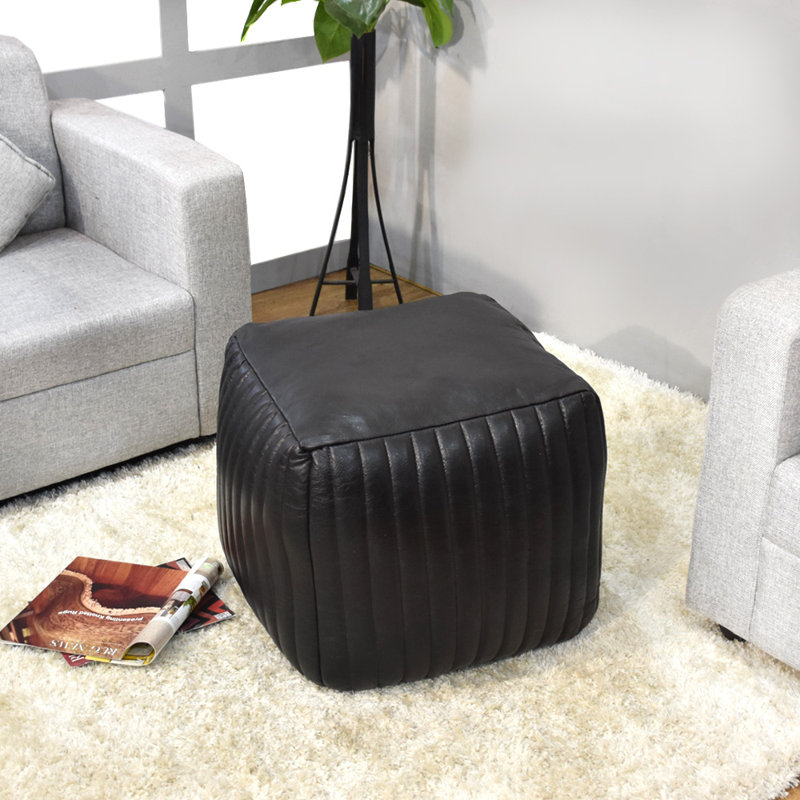 POUF EN CAOUTCHOUC NOIR FABRIQUÉ À LA MAIN EN CUIR DE BOFFALO FABRIQUÉ À LA MAIN - de forme carrée, de couleur noire, de couleur unie uni, de cuir Buffalo Genunie, de coton recyclé rembourré, de repose-pieds pour le salon, la salle d'étude, Patio et bureau