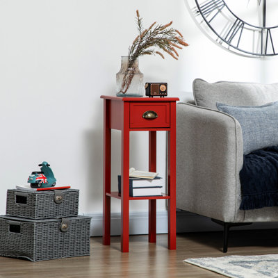 Table d'appoint rouge 2 tiroirs avec bout étroit pour les espaces de vie et les chambres à coucher. Fournit des magazines, des livres, des plantes et des photos de rangement supplémentaires. Le look élégant se marie à tout. Fait de solide. Livré avec fonction de surmatelas. Élevé