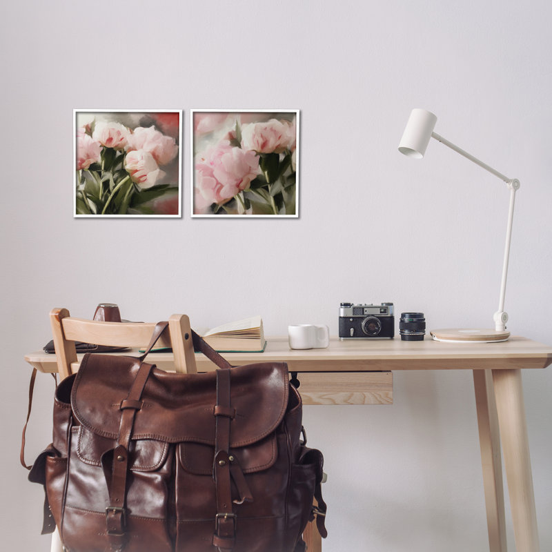 «Soft Soft Peony Arrangement» par Dan Meneely, Giclée encadrée blanc bord de mer, H 12 po x l 12 po