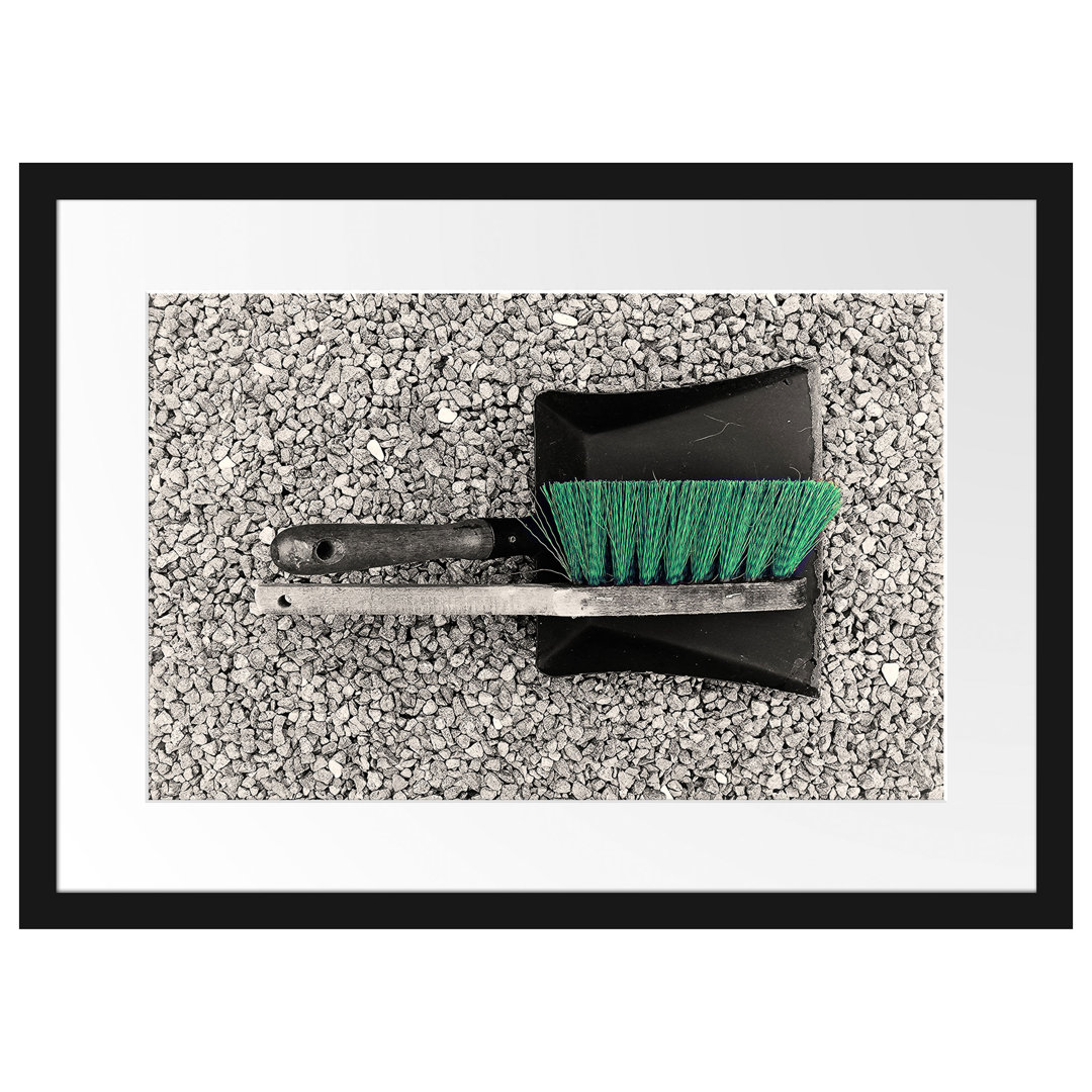 East Urban Home Gerahmtes Poster Schaufel und Handbesen Größe: 40 cm H x 55 cm B