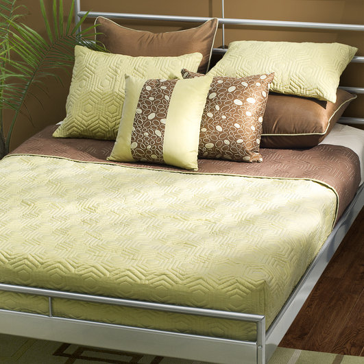 Geometric Shapes Quilt, Twin Quilt + 1 Sham + 1 Throw Pillow