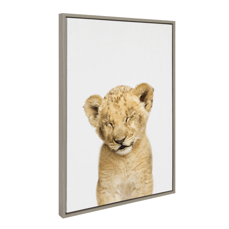 «Animal Studio Sleepy Lion» par Amy Peterson, reproduction d'art sur toile encadrée, 23 po x 33 po, Cadre gris