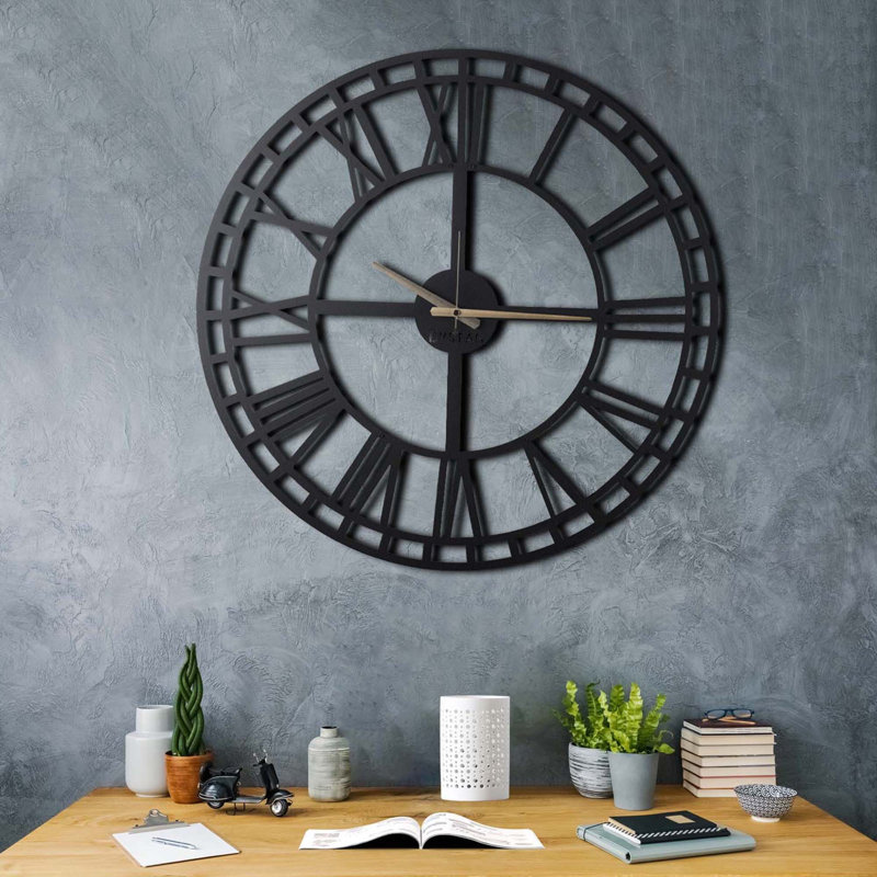 Horloge murale élégante en métal, noire, 27,6 po x 27,6 po | 100% métal, épaisseur: 0,08 pouce | Mécanisme silencieux, fixation murale facile, nécessite 1 pile AA (non incluse) | Décoration élégante pour toute pièce